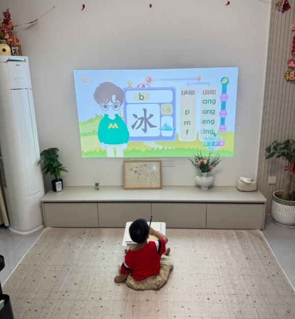 荐五一用大眼橙C2 Ultra宅家嗨翻天pg电子试玩网站免费2025宝藏投影仪推