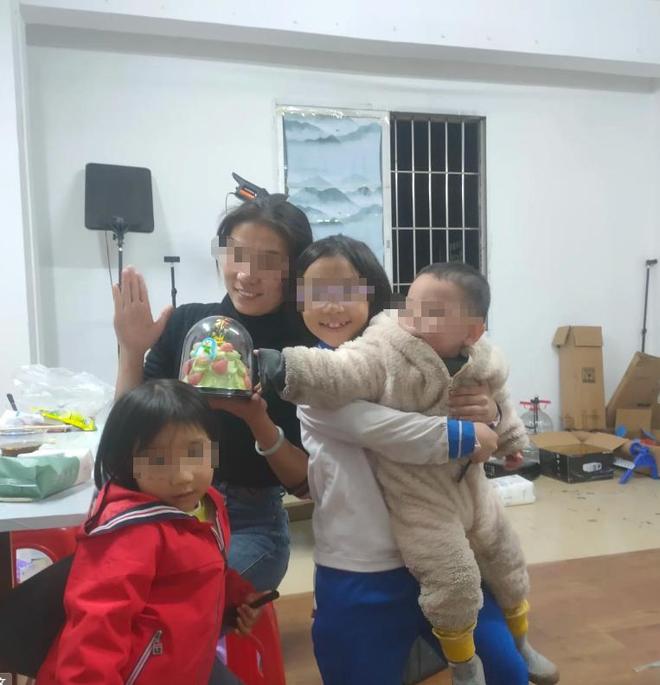 家庭背景曝光哥嫌她无理取闹回应pg电子福建4娃妈拒补票后续：(图10)