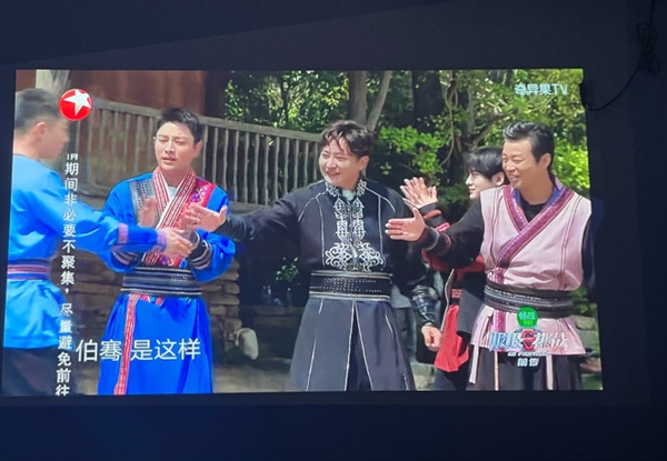 投影仪推荐 智能投影仪和传统哪个更值得买？pg电子免费模拟器2022年5000元价位(图8)